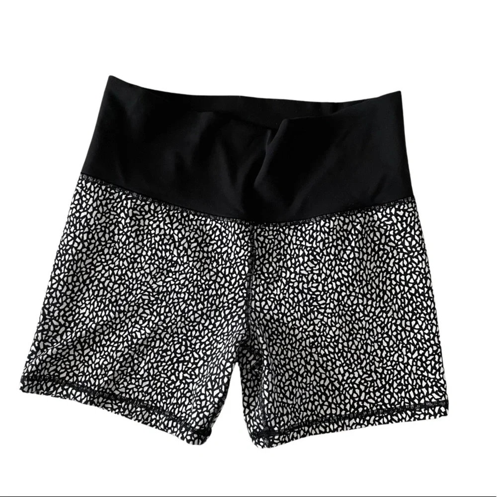 Lululemon biker shorts - Picture 1 of 2